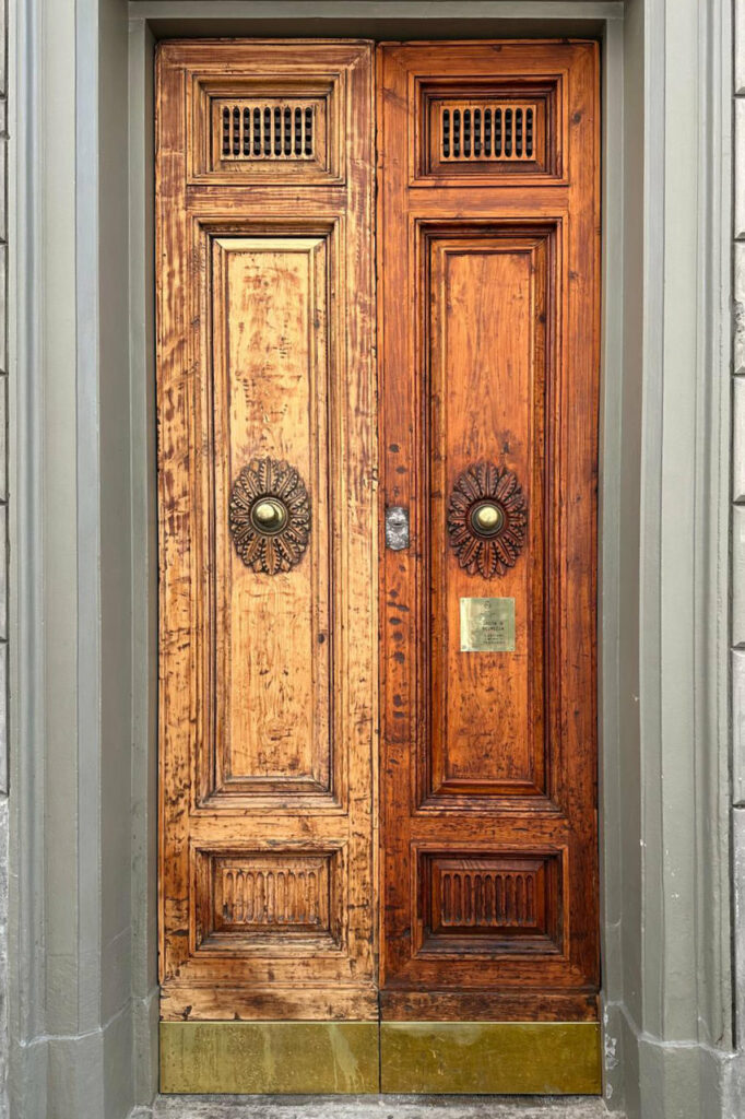 Portone Legno Restaurato