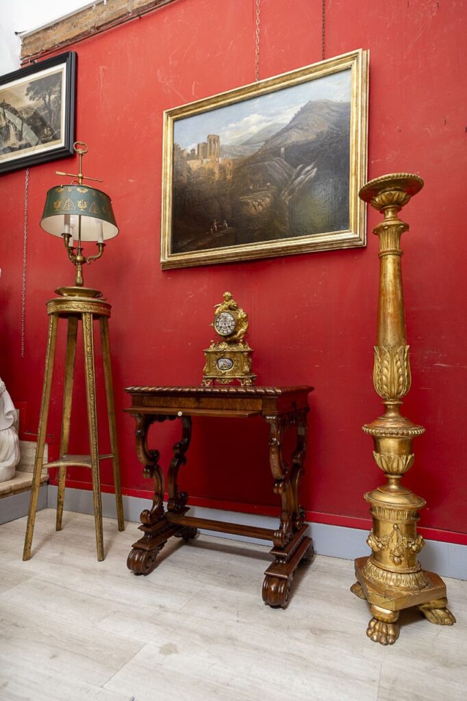 Arredo Mobile con candelabri