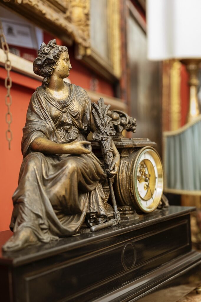 Sibilla Antichita Orologio con statua di bronzo